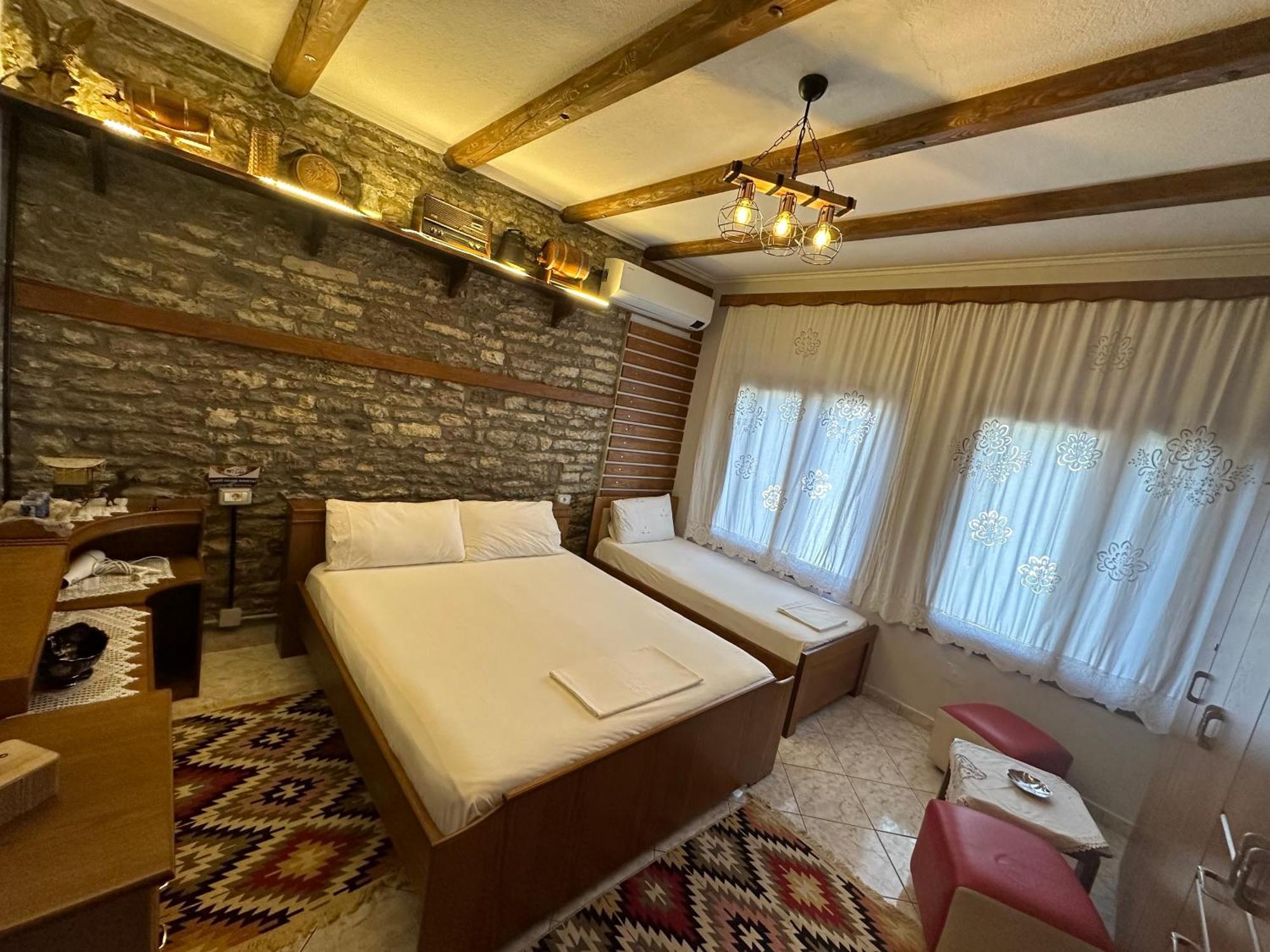 Ahmetaj Guest House Gjirokastër Eksteriør bilde