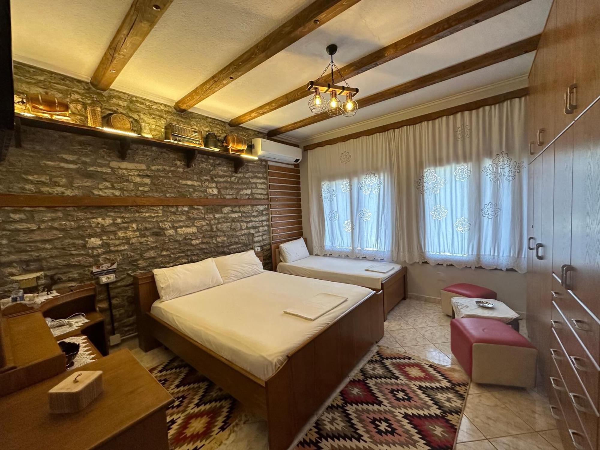 Ahmetaj Guest House Gjirokastër Eksteriør bilde