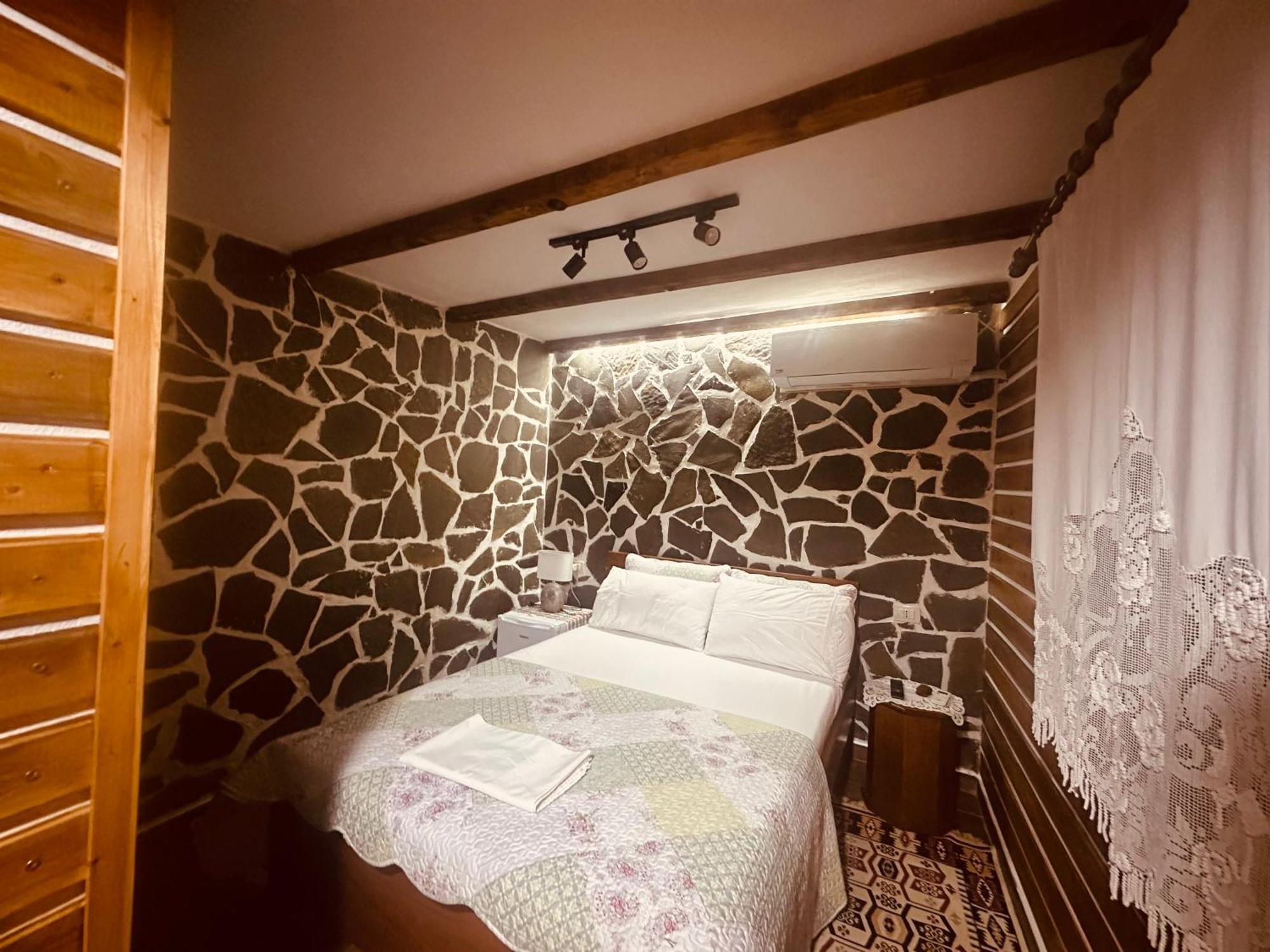Ahmetaj Guest House Gjirokastër Eksteriør bilde